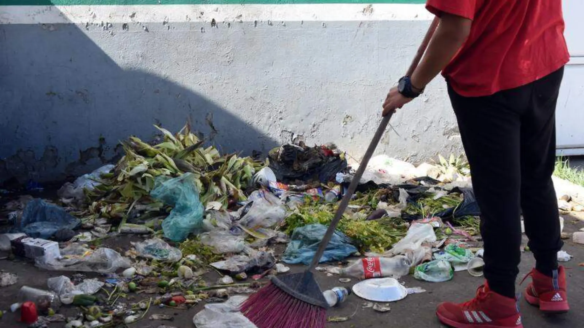 Deficiente recolección de basura en escuelasEverardo NAVA